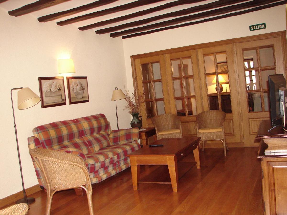 Apartamentos Lazkano I Y II Uharte-Arakil Buitenkant foto